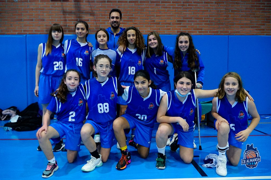 Las chicas del Infantil Lorens Almansa consiguen una nueva victoria. Foto: CB Almansa / Alex Blanquer