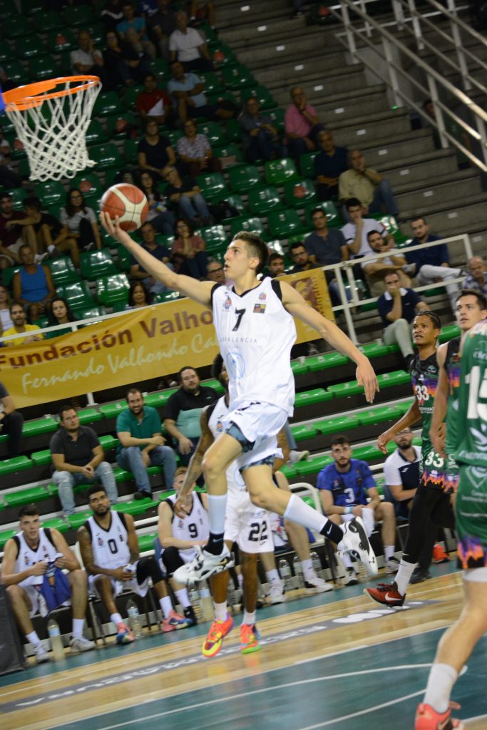 Mateo Díaz se fue hasta los 11 puntos en su regreso a Cáceres.