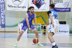 Sergi Costa caputró 8 rebotes ante Cáceres Basket CB Almansa / Rafael Navalón